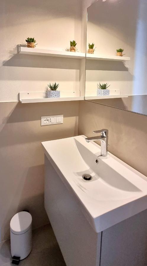 Dolce Blu Sirmione Apartment Rivoltella del Garda Luaran gambar