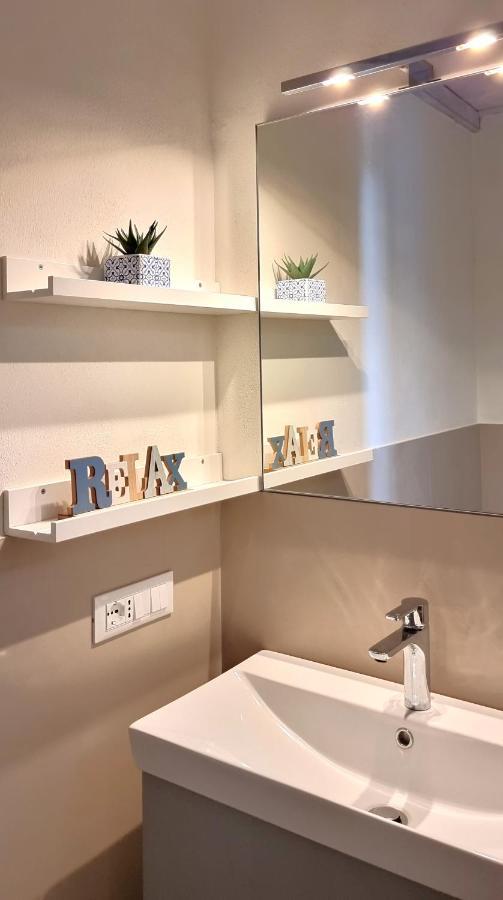 Dolce Blu Sirmione Apartment Rivoltella del Garda Luaran gambar