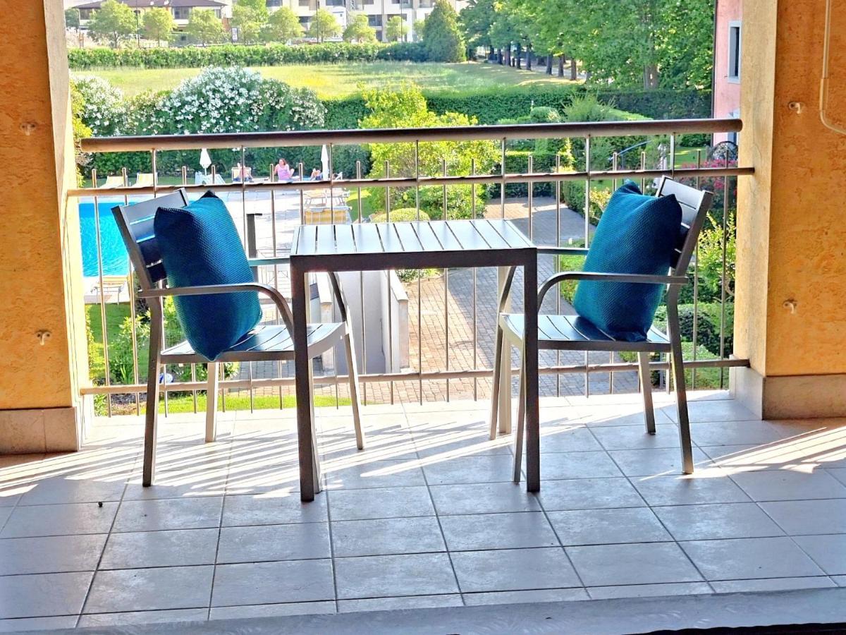 Dolce Blu Sirmione Apartment Rivoltella del Garda Luaran gambar