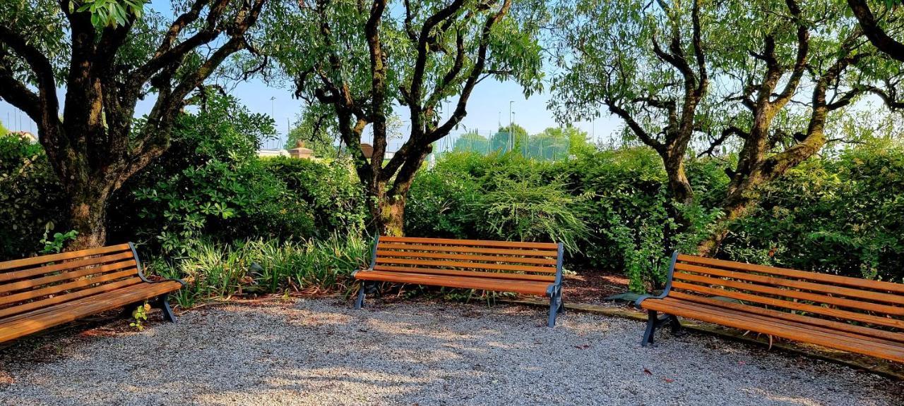 Dolce Blu Sirmione Apartment Rivoltella del Garda Luaran gambar